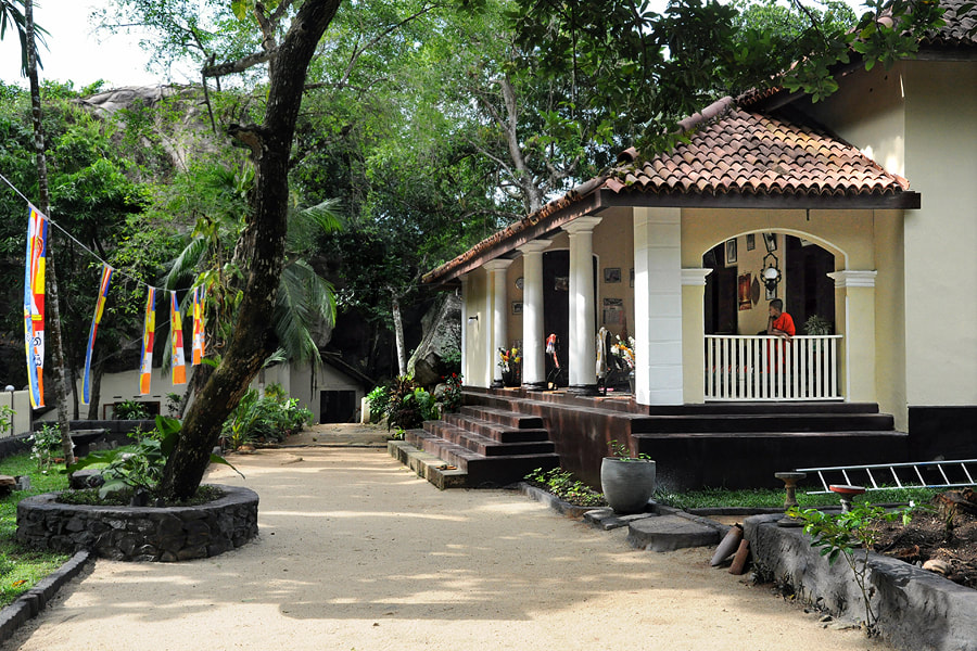 Eingangsbereich des Klostes Pilikuttuwa nahe dem Besucher-Parkplatz