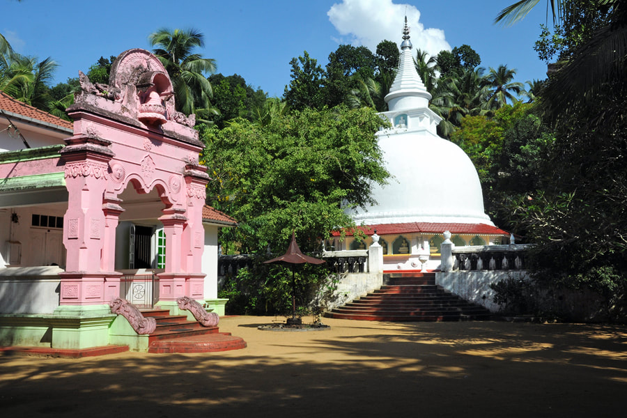 Sitawaka temple in Avissawela
