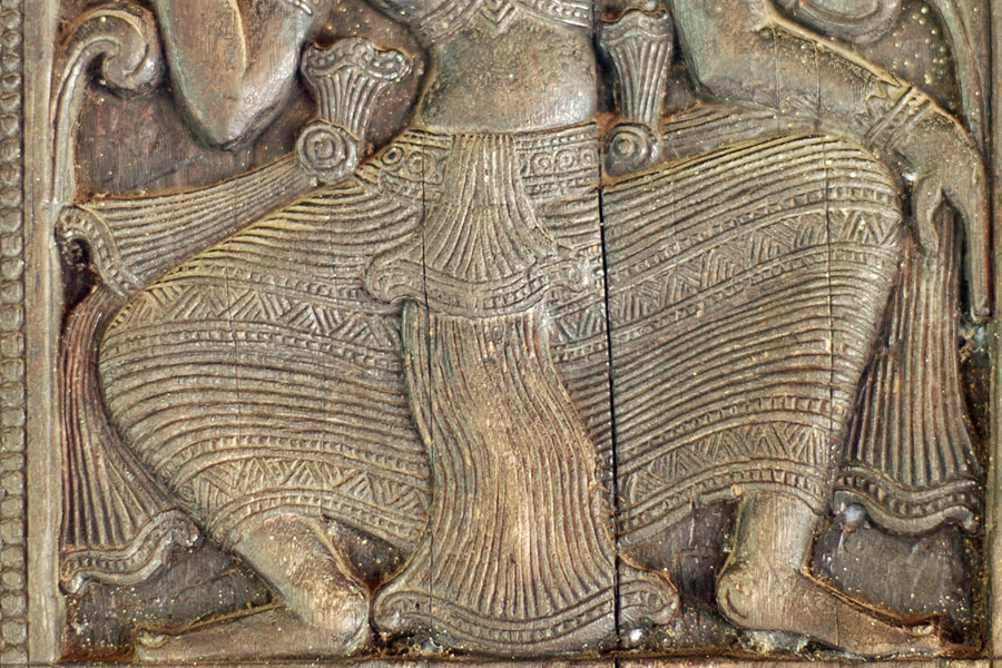 skirt of a female dancer depicted in the Embekke Devale