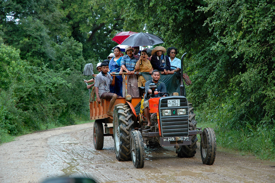 Pilger auf dem Weg zur Wallfahrtsstätte Somawathiya bei Polonnaruwa