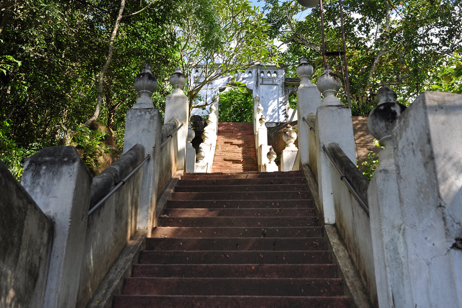 stairway to the summit platform of Mulkirigala