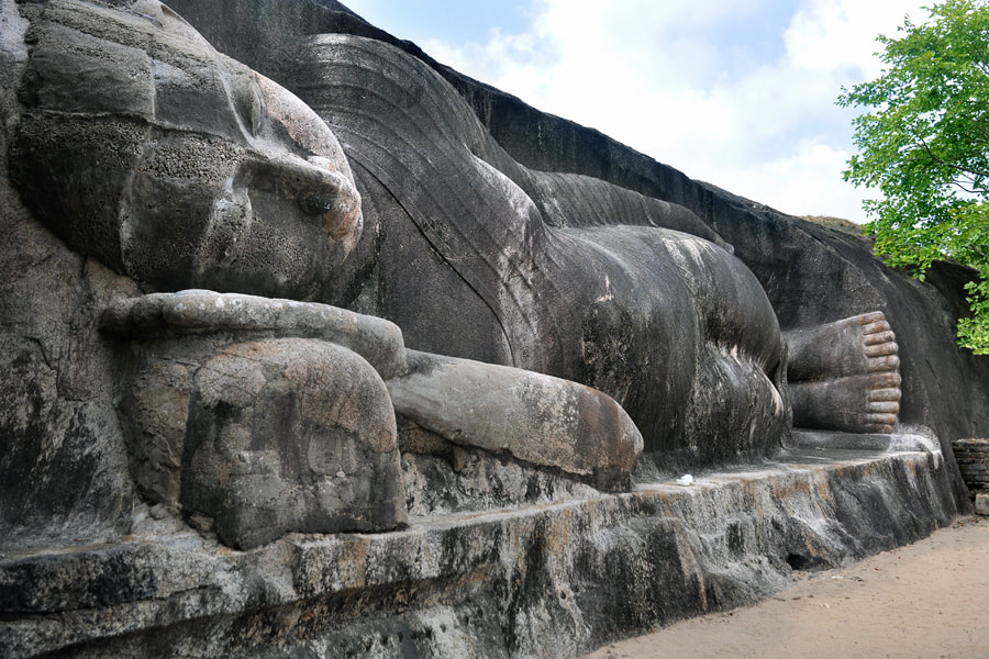 Reclining Buddha in Thantirimale near Anuradhapura 