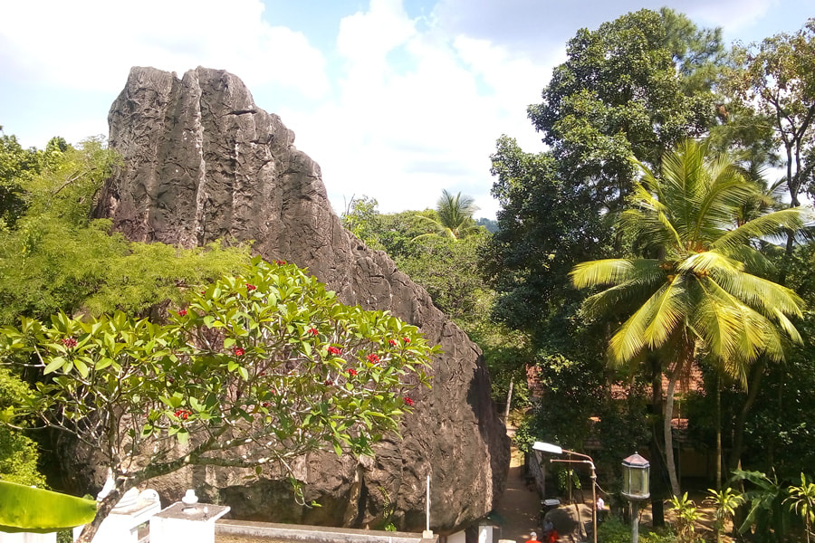 view from the Meda Maluwa to Varana rock