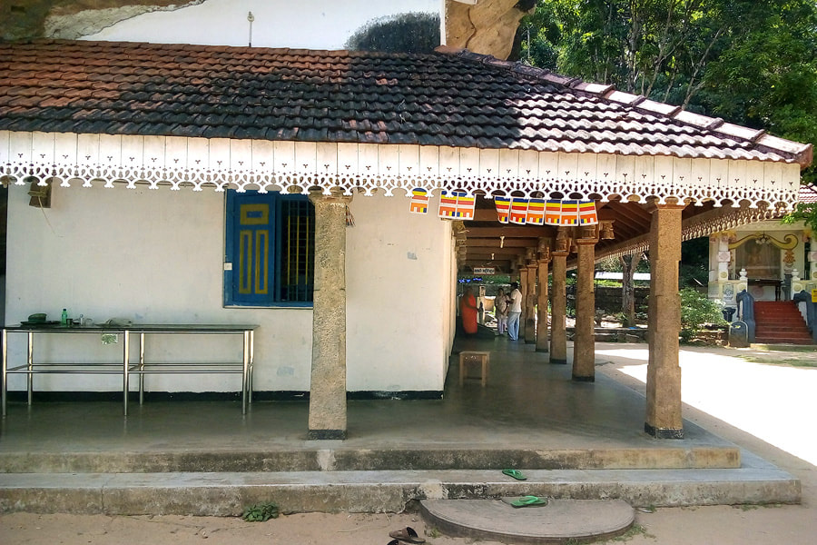 verandah of the Meda Maluwa temple of Varana