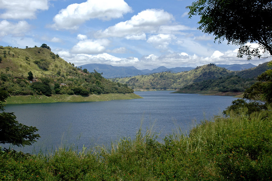 Victoria reservoir east of Kandy