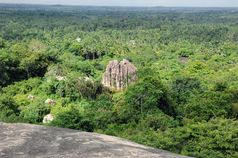 view from Dig Thalawa to Gal Mala of Pilikuttuwa
