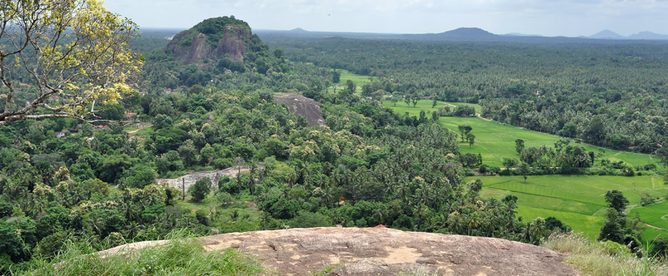 view from Maliga Gala to Waduwa Ketu Gala near Dambadeniya