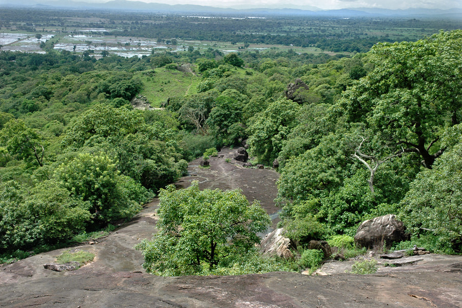 view from Dimbulagal's Maravidiya cave