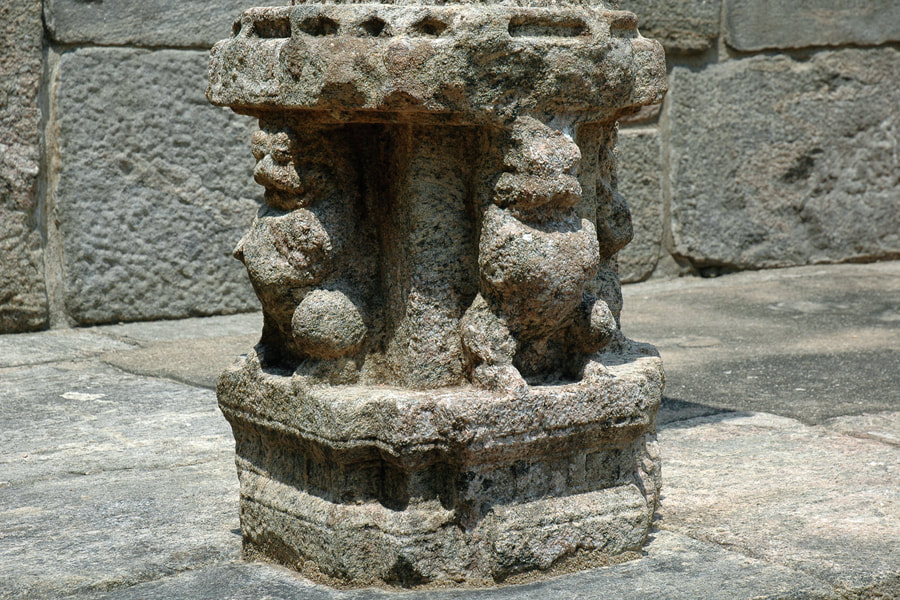 lion sculptures at pillars in Yapahuwa