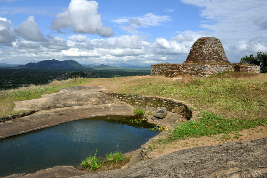stupa atop Yapahuwa rock